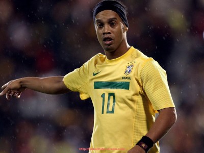 黑白体育直播-法甲顶级防守体系分析：联赛最强防线是如何炼成的？